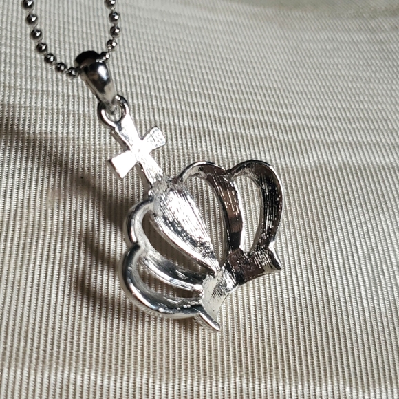 💖4/$25 Crystal Crown Pendant & Necklace - Picture 4 of 7